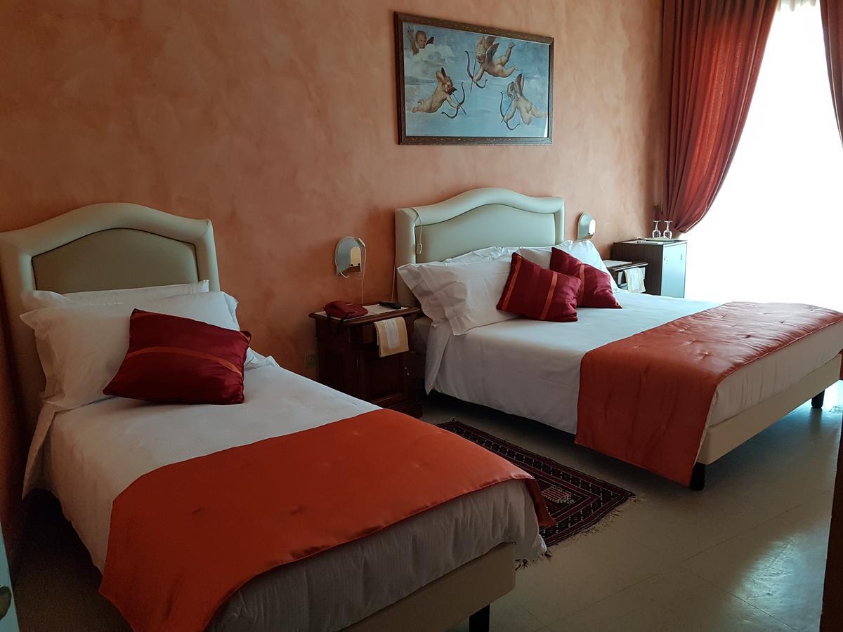 Al Castello Hotel Cuneo Esterno foto